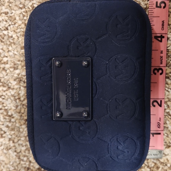 Michael Kors mini wristlet - Picture 2 of 6